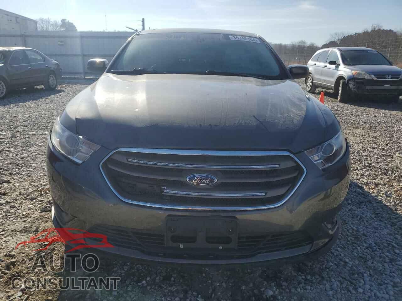 FORD TAURUS 2018 - 1FAHP2E88JG133127
