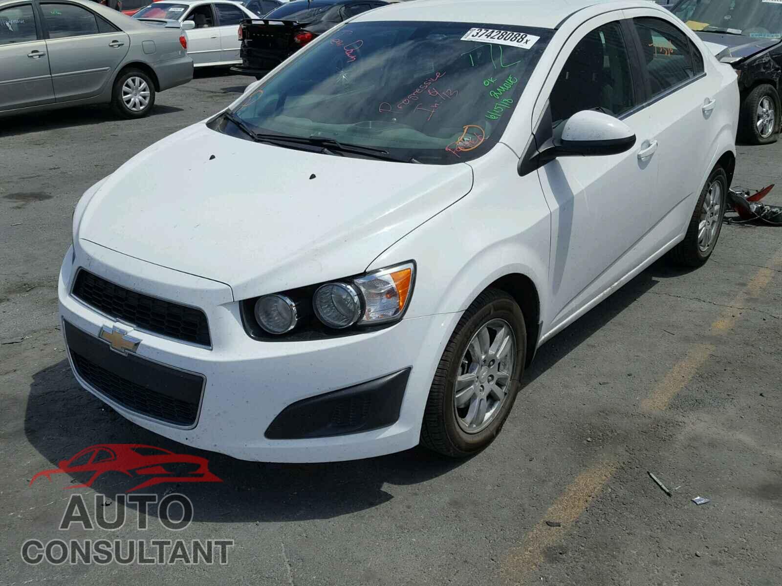 CHEVROLET SONIC 2015 - 1G1JC5SB3F4149150