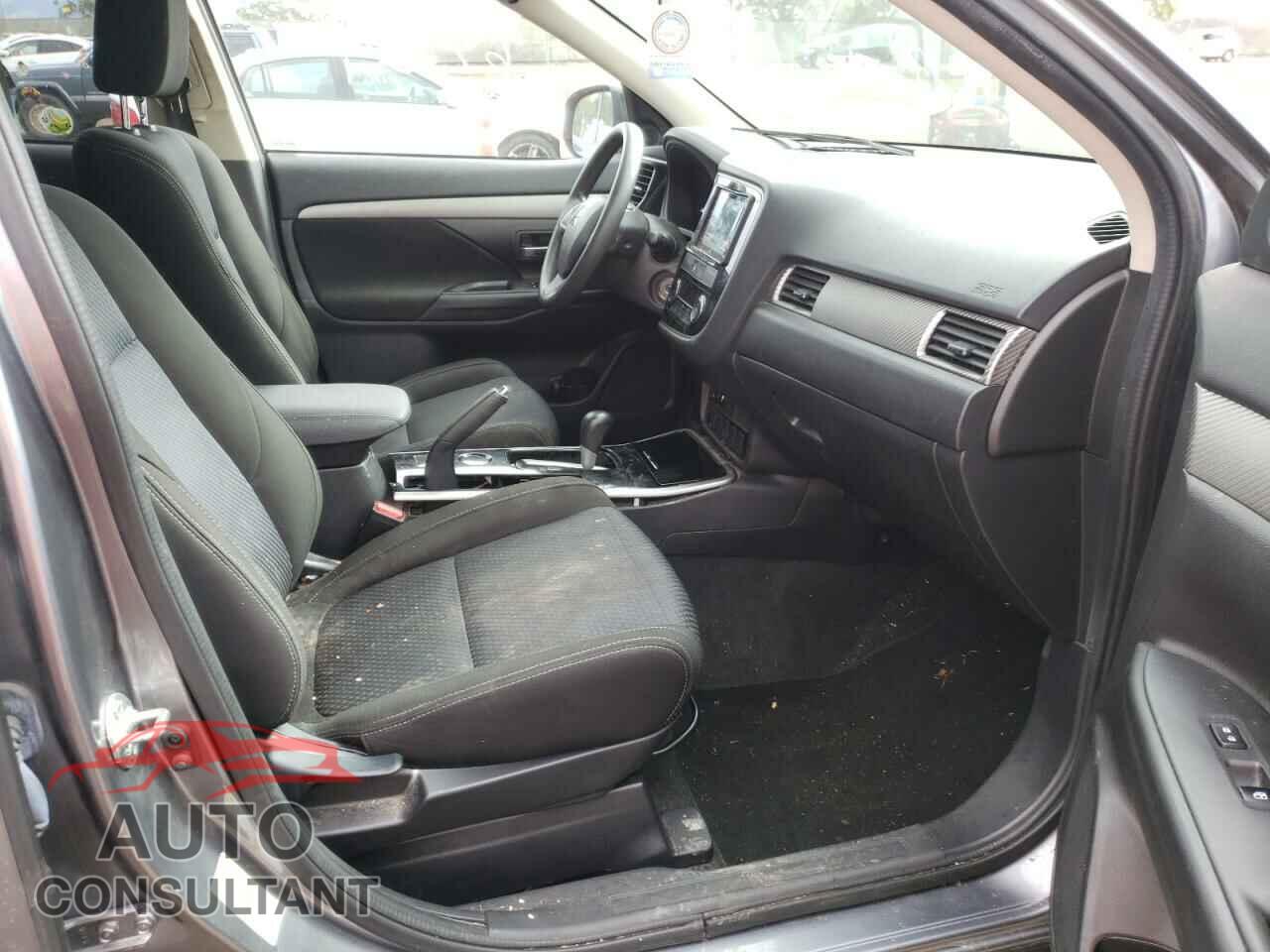 MITSUBISHI OUTLANDER 2018 - JA4AD2A32JJ004439