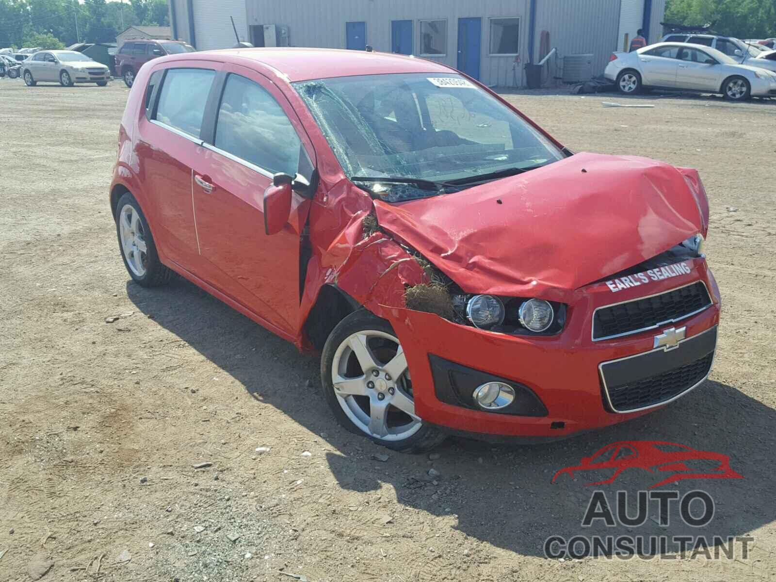 CHEVROLET SONIC 2015 - 1G1JE6SB6F4102663