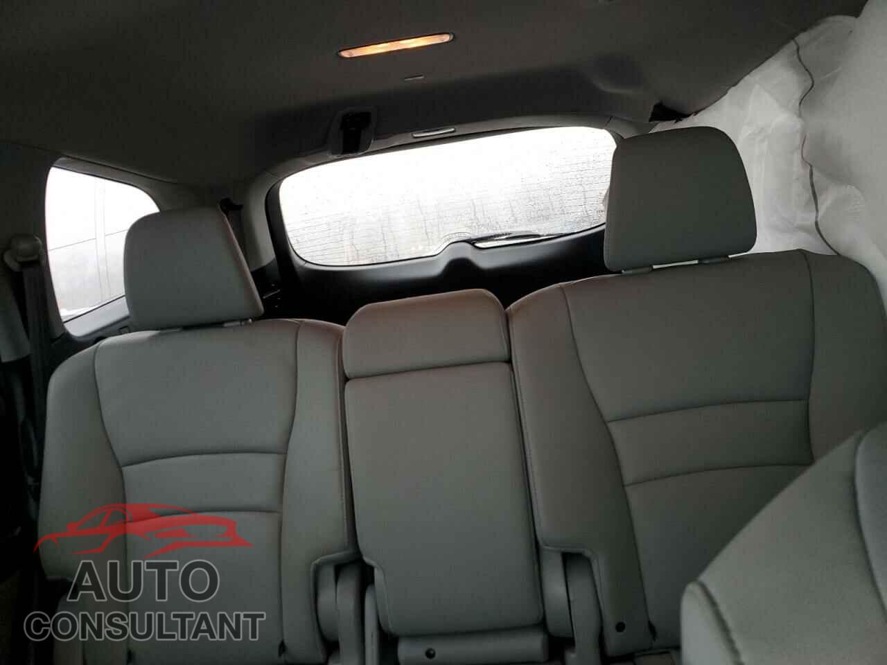 HONDA PILOT 2018 - 5FNYF6H96JB018156