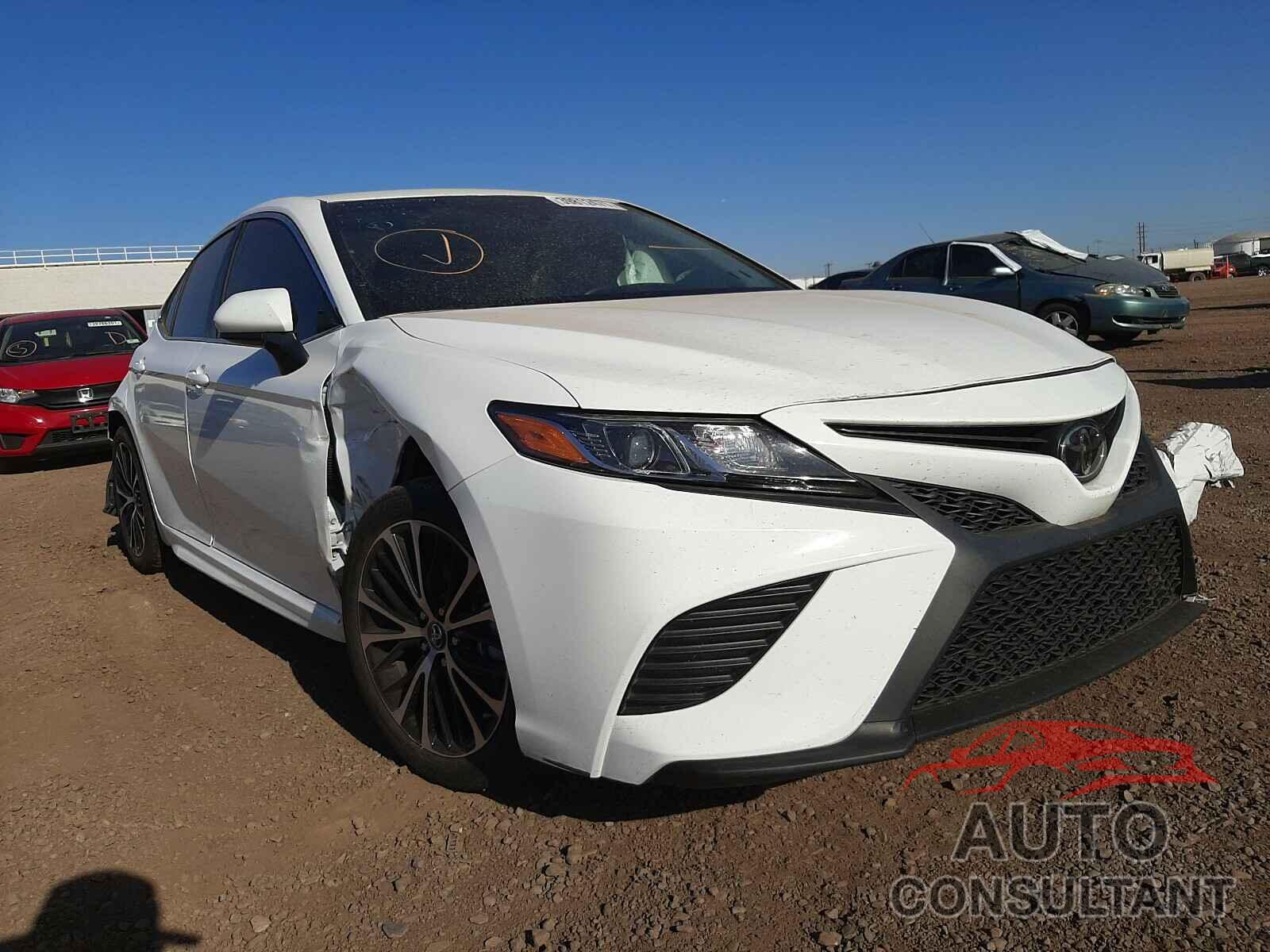 TOYOTA CAMRY 2018 - 4T1B11HK9JU037586