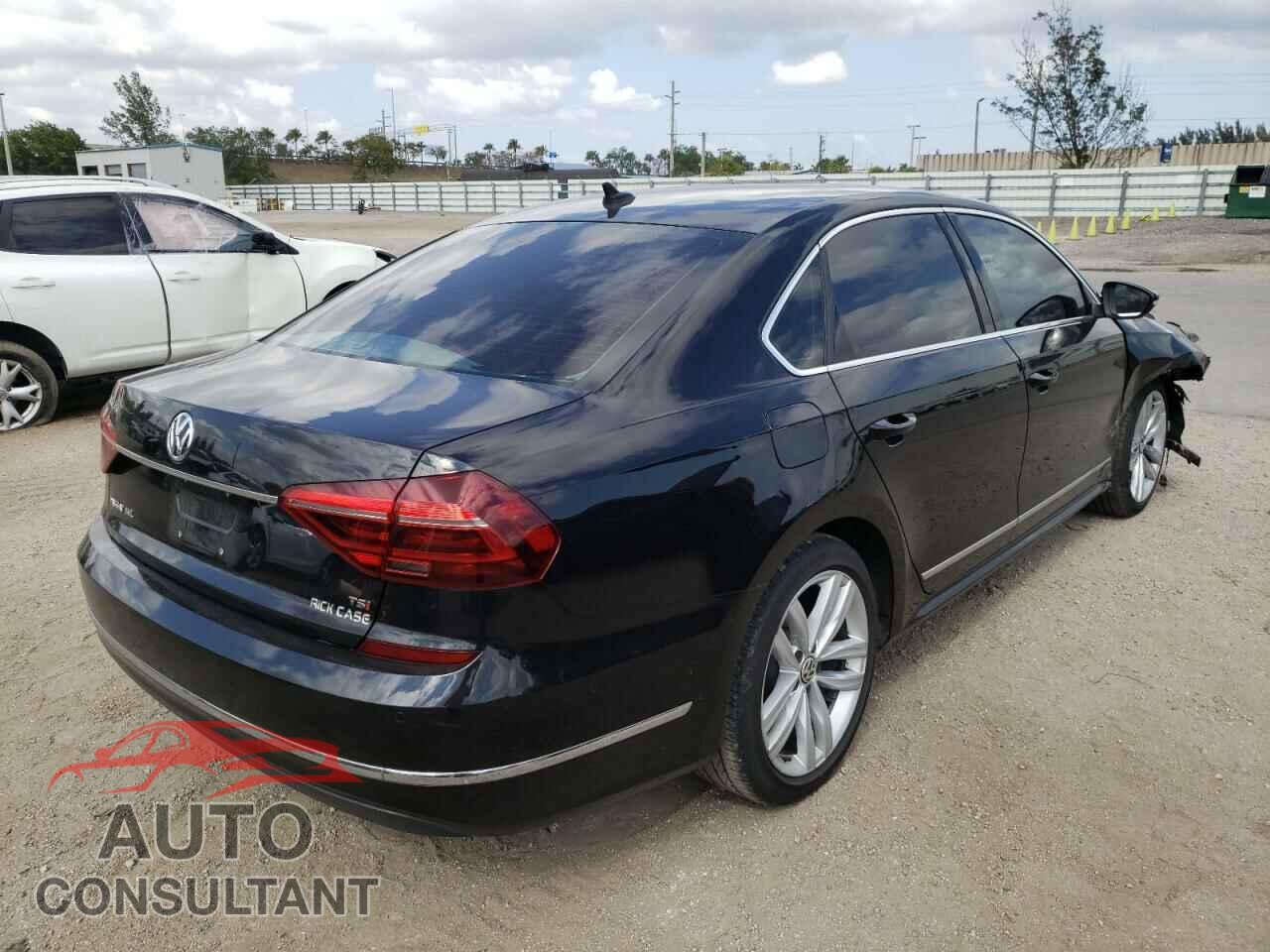 VOLKSWAGEN PASSAT 2018 - 1VWCA7A30JC007717