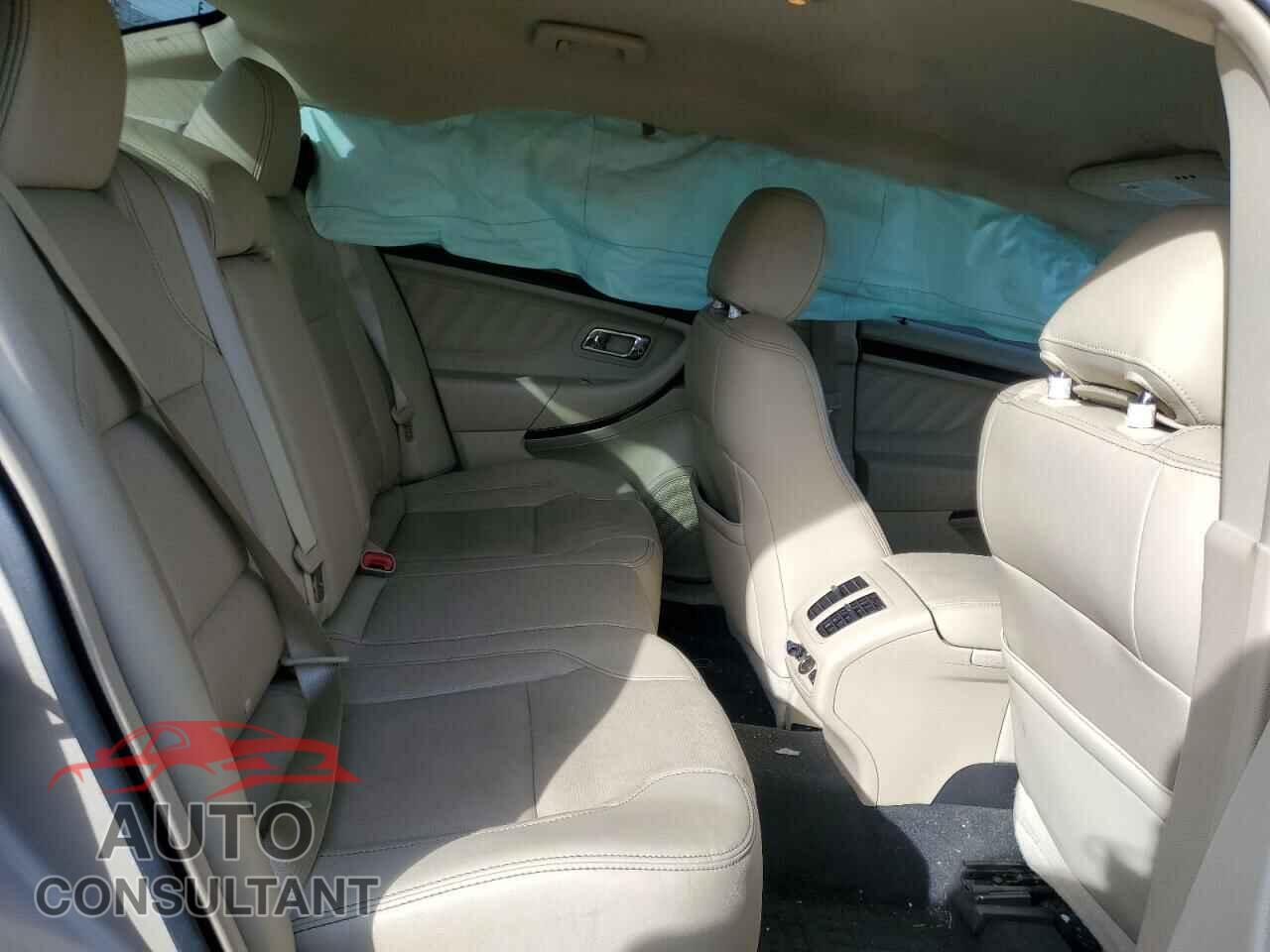 FORD TAURUS 2017 - 1FAHP2F82HG122343