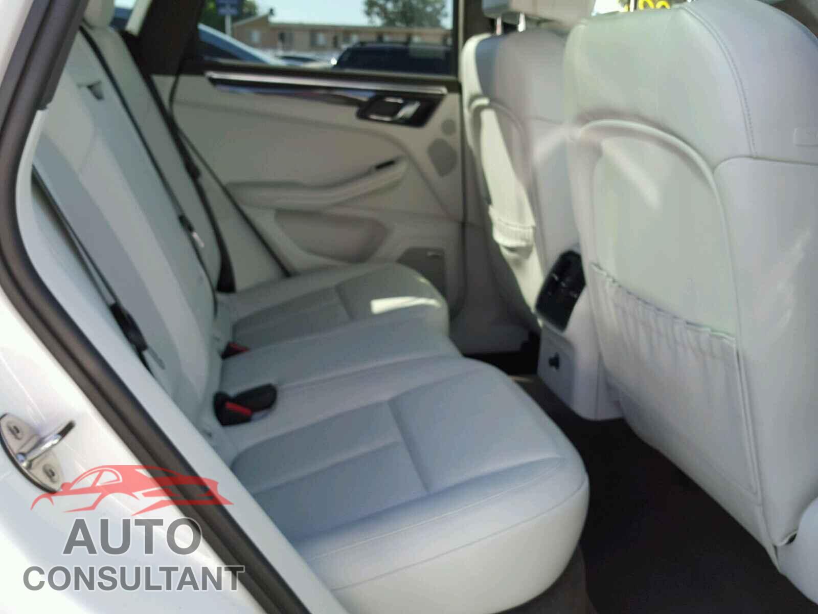 PORSCHE MACAN 2015 - WP1AF2A51FLB99672