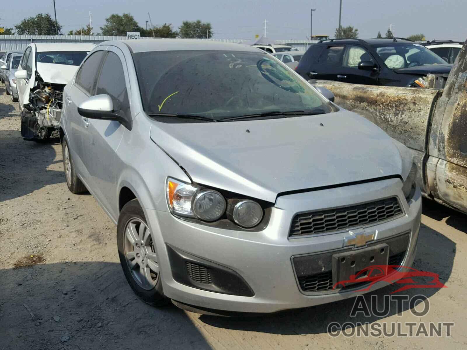 CHEVROLET SONIC 2015 - 1G1JC5SH5F4168805