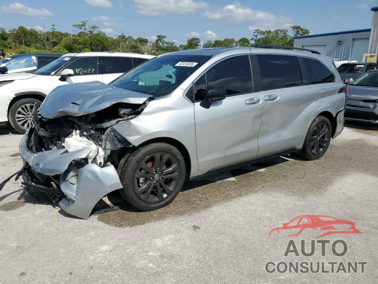 TOYOTA SIENNA 2022 - 5TDXRKEC9NS133380