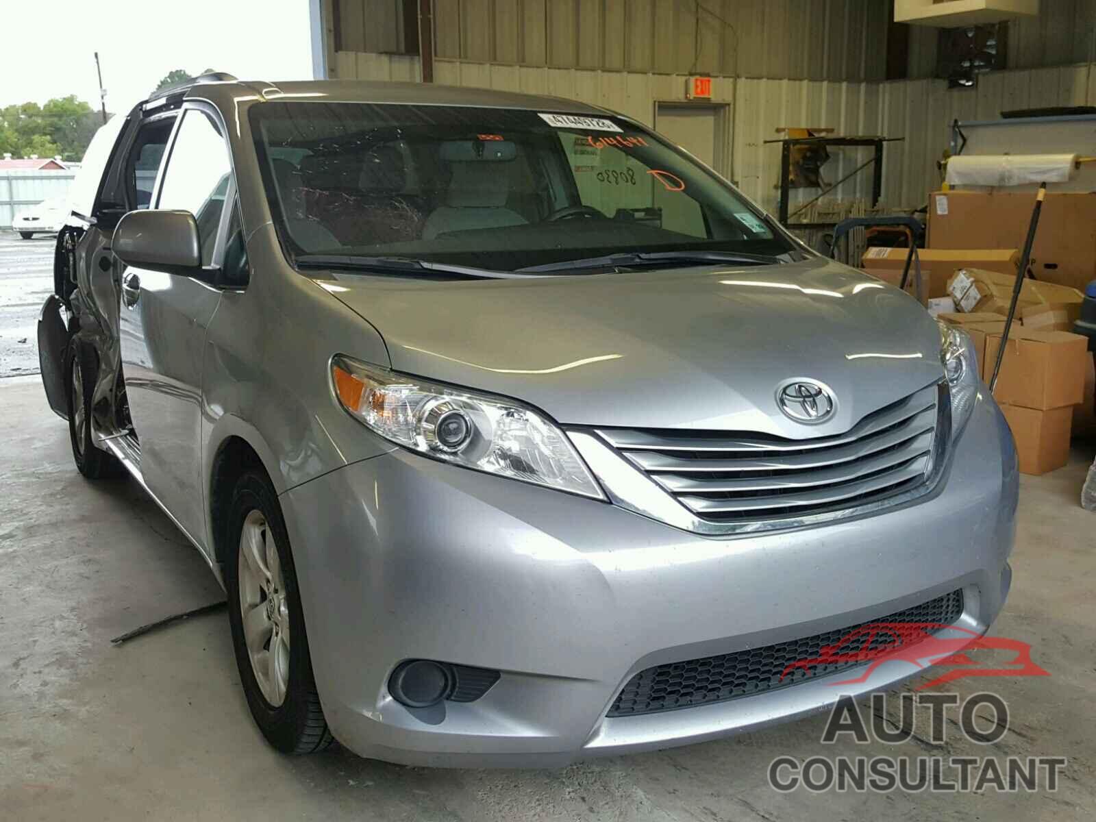 TOYOTA SIENNA LE 2015 - 5TDKK3DC7FS614641