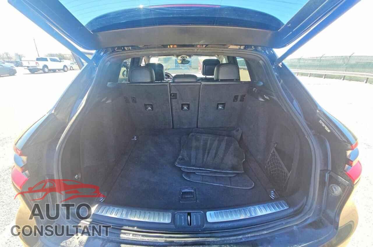 PORSCHE MACAN 2017 - WP1AA2A51HLB05601
