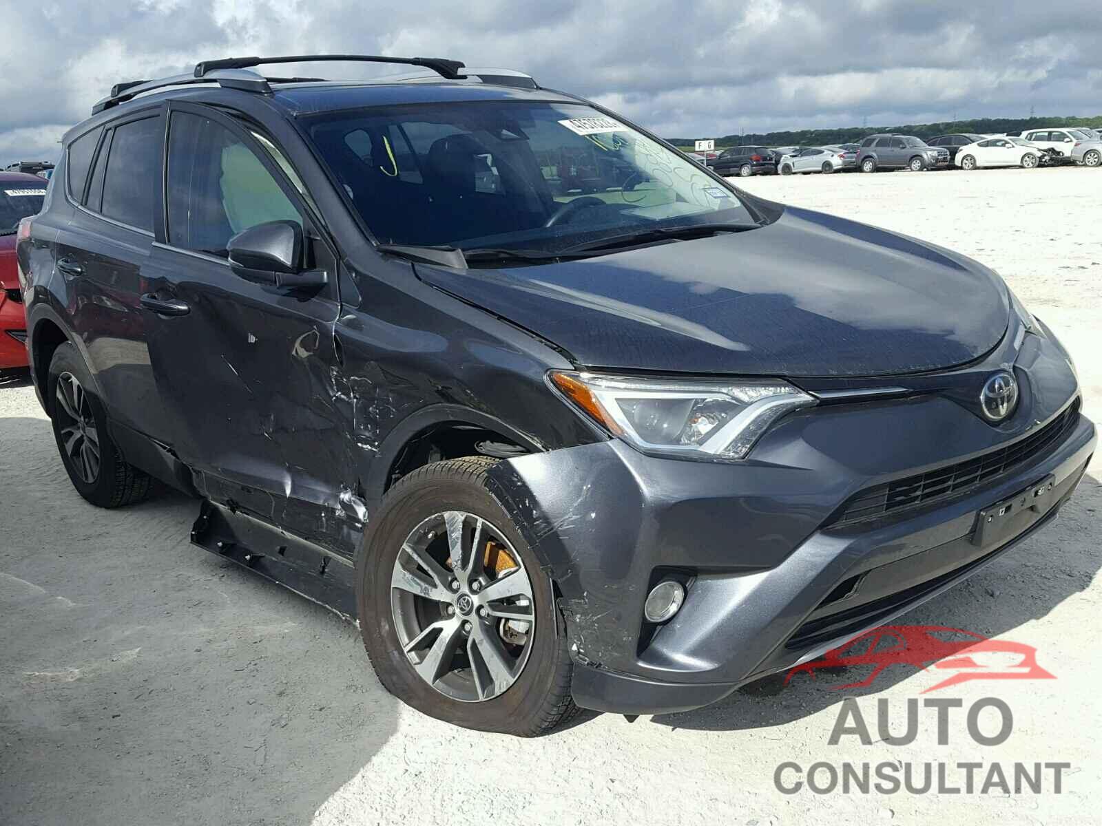 TOYOTA RAV4 XLE 2017 - JTMWFREV1HD108584