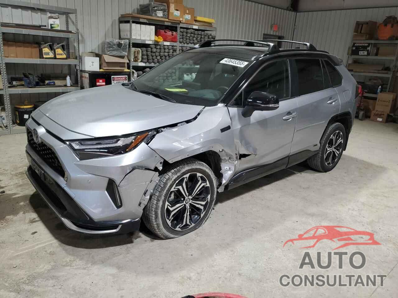 TOYOTA RAV4 2023 - JTMFB3FV0PD158429