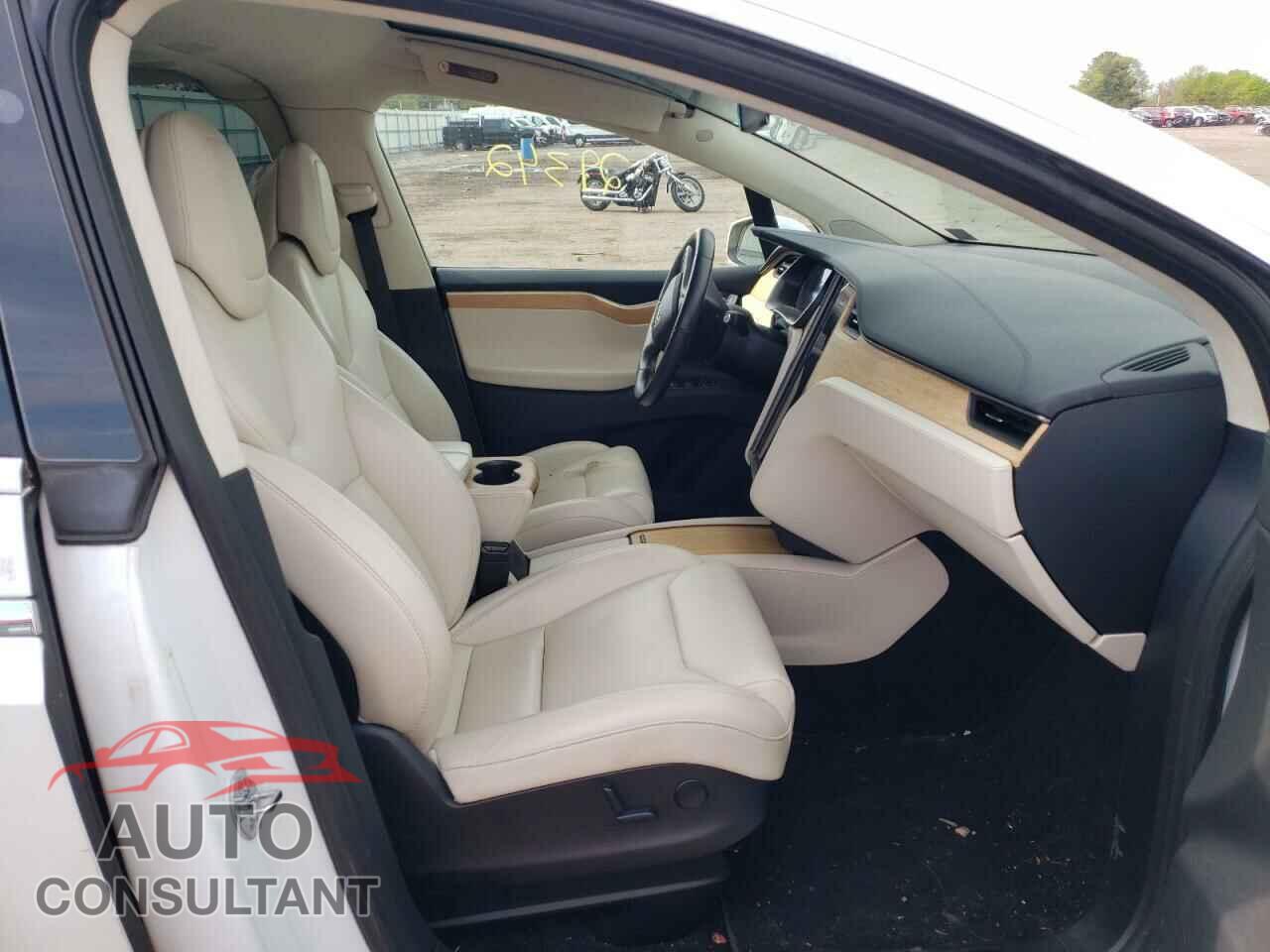 TESLA MODEL X 2018 - 5YJXCBE21JF116810