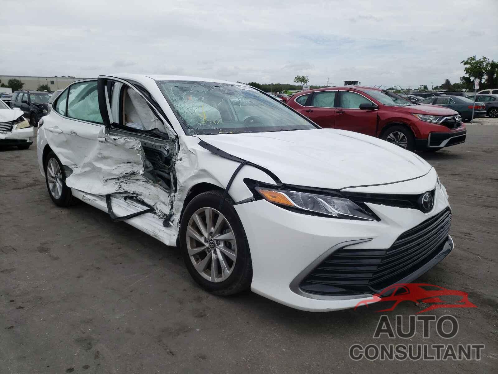 TOYOTA CAMRY 2021 - 4T1C11AK0MU442576