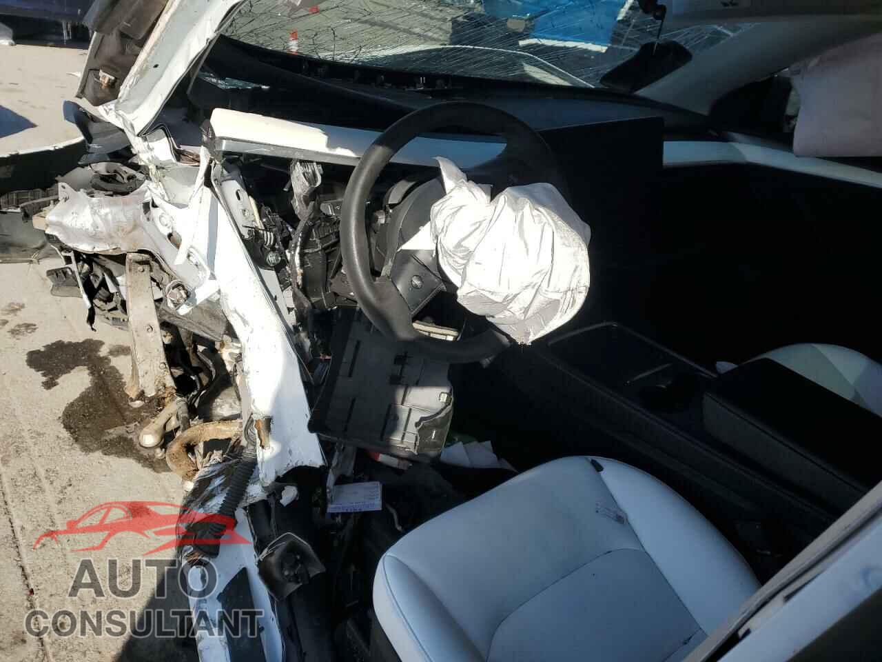 TESLA MODEL Y 2023 - 7SAYGAEE3PF767171