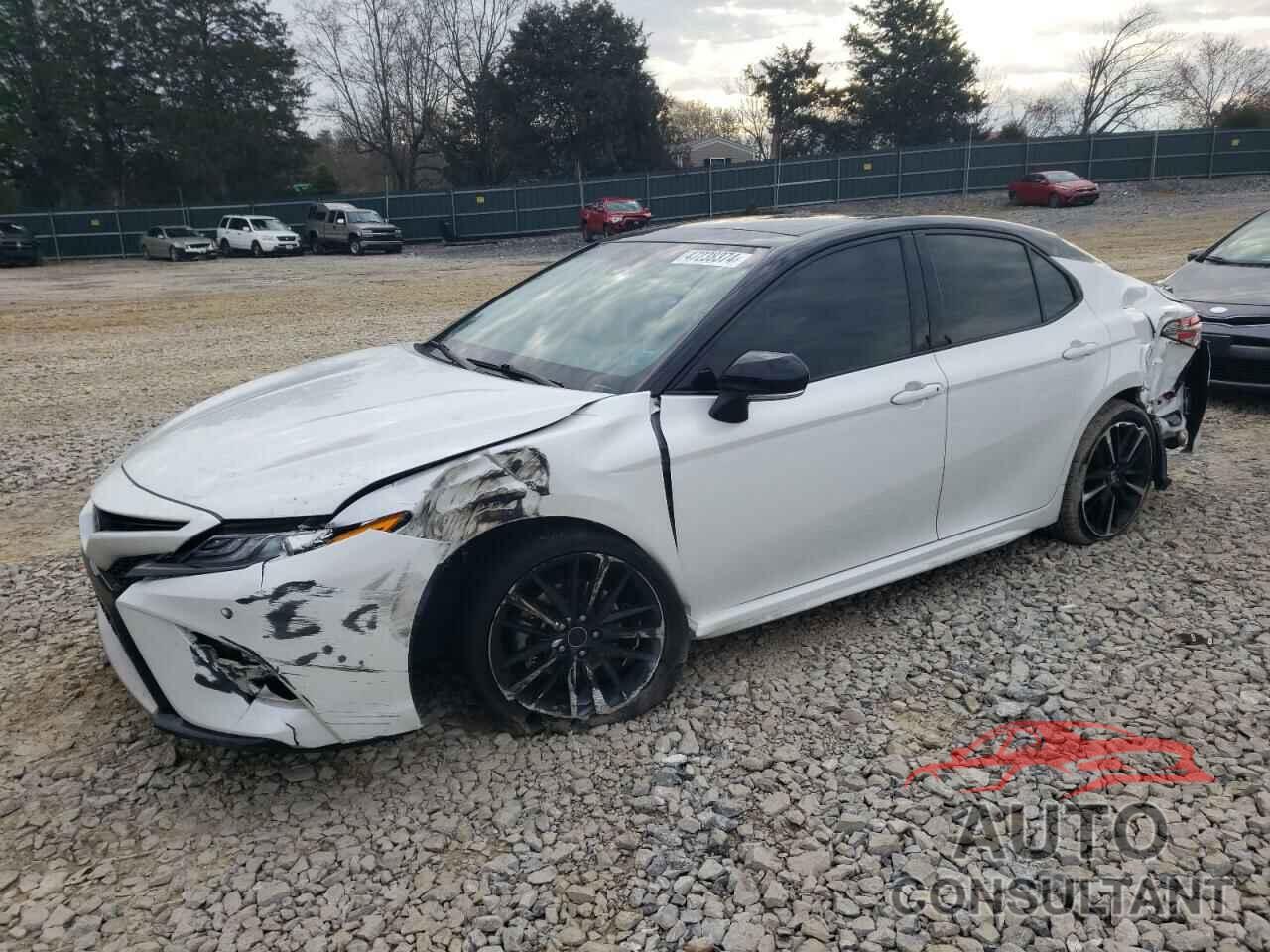 TOYOTA CAMRY 2018 - 4T1B61HK2JU157943