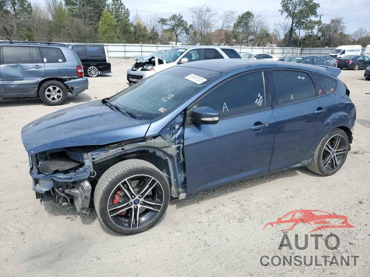 FORD FOCUS 2018 - 1FADP3L96JL209547