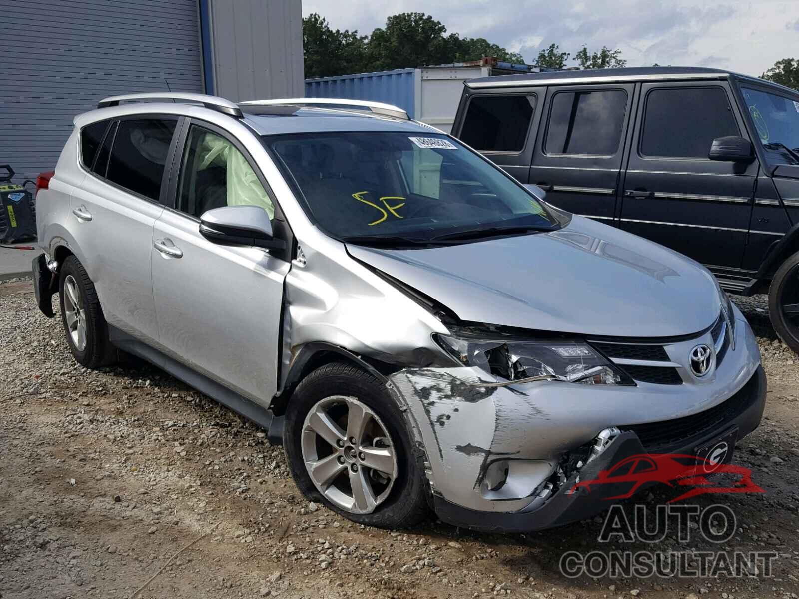 TOYOTA RAV4 XLE 2015 - JTMRFREV4FD131917