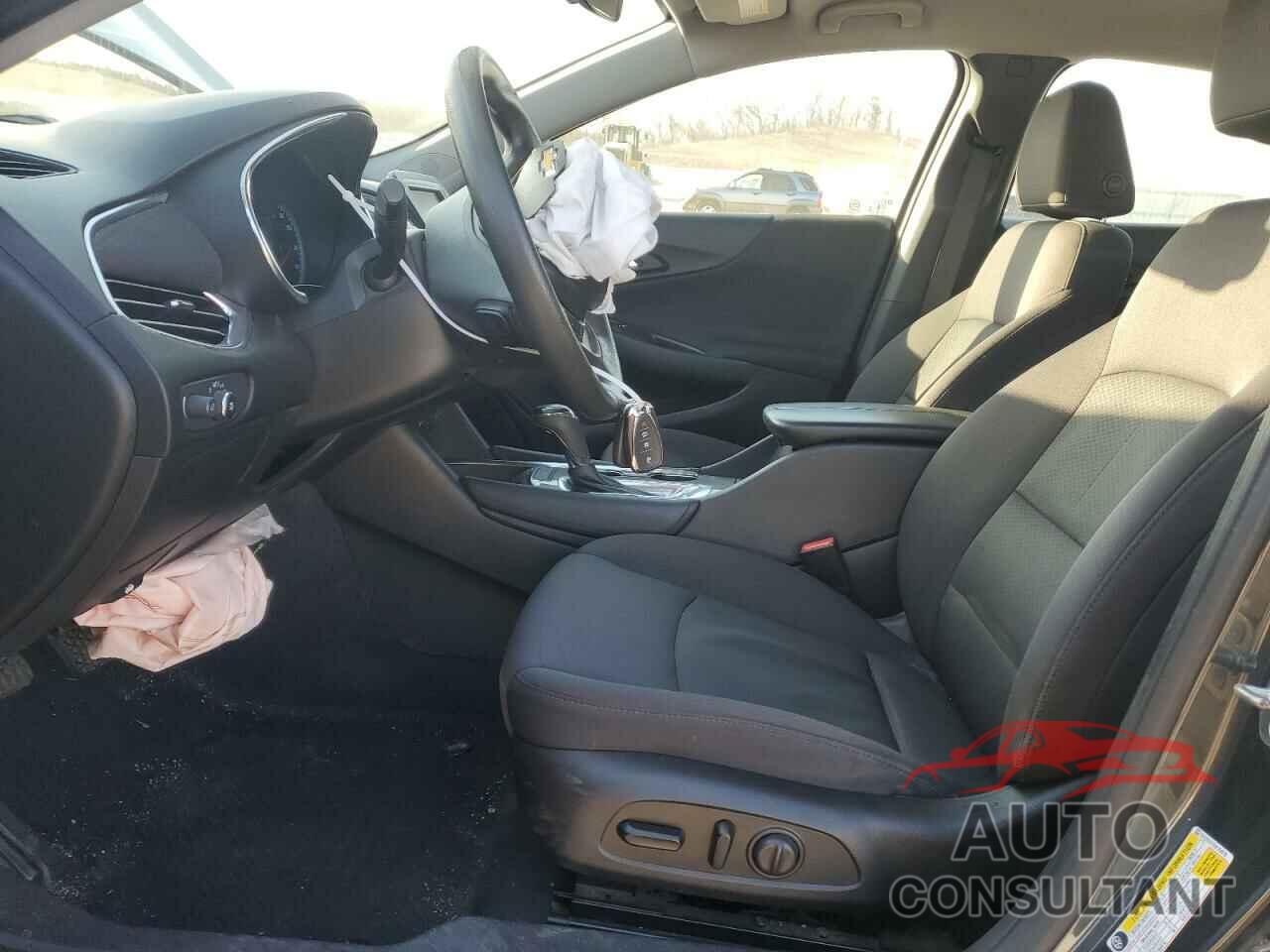 CHEVROLET MALIBU 2017 - 1G1ZE5ST4HF258570