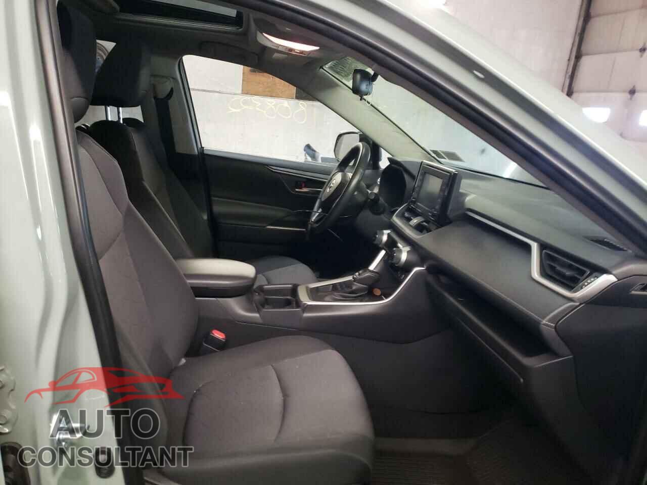 TOYOTA RAV4 2021 - JTMP1RFV8MD075692