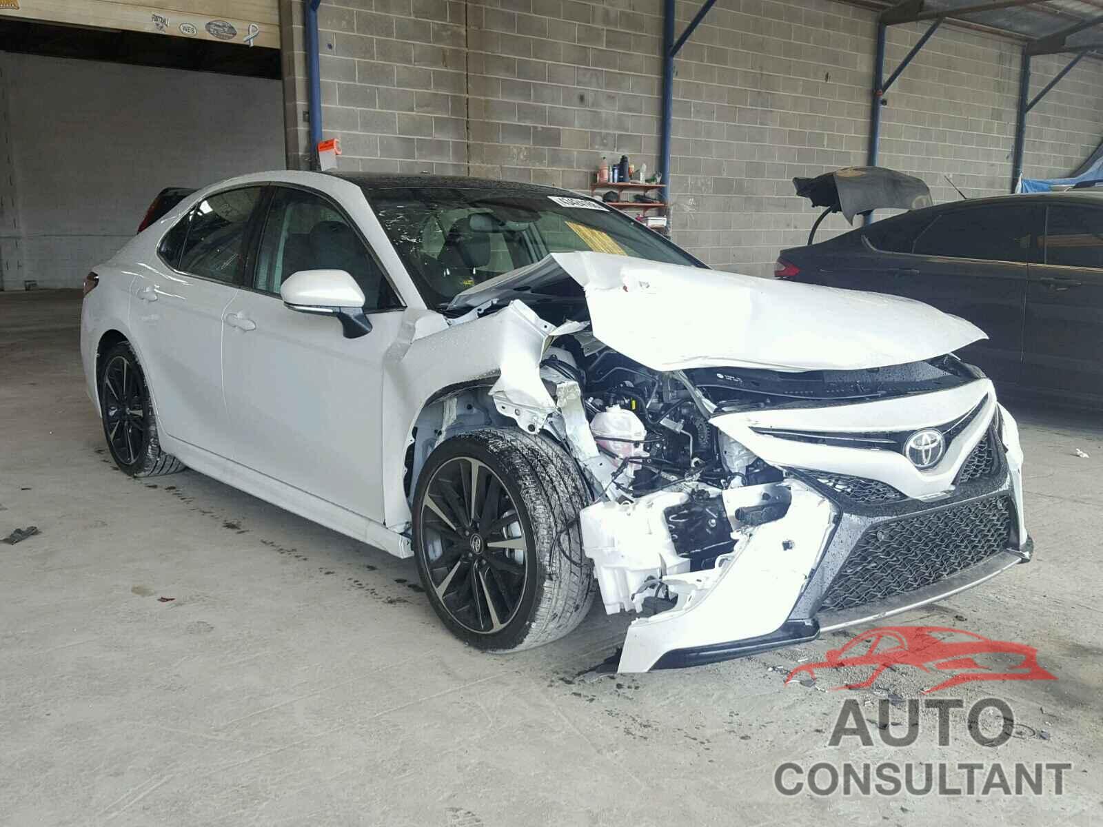 TOYOTA CAMRY 2018 - 4T1B61HK0JU646602
