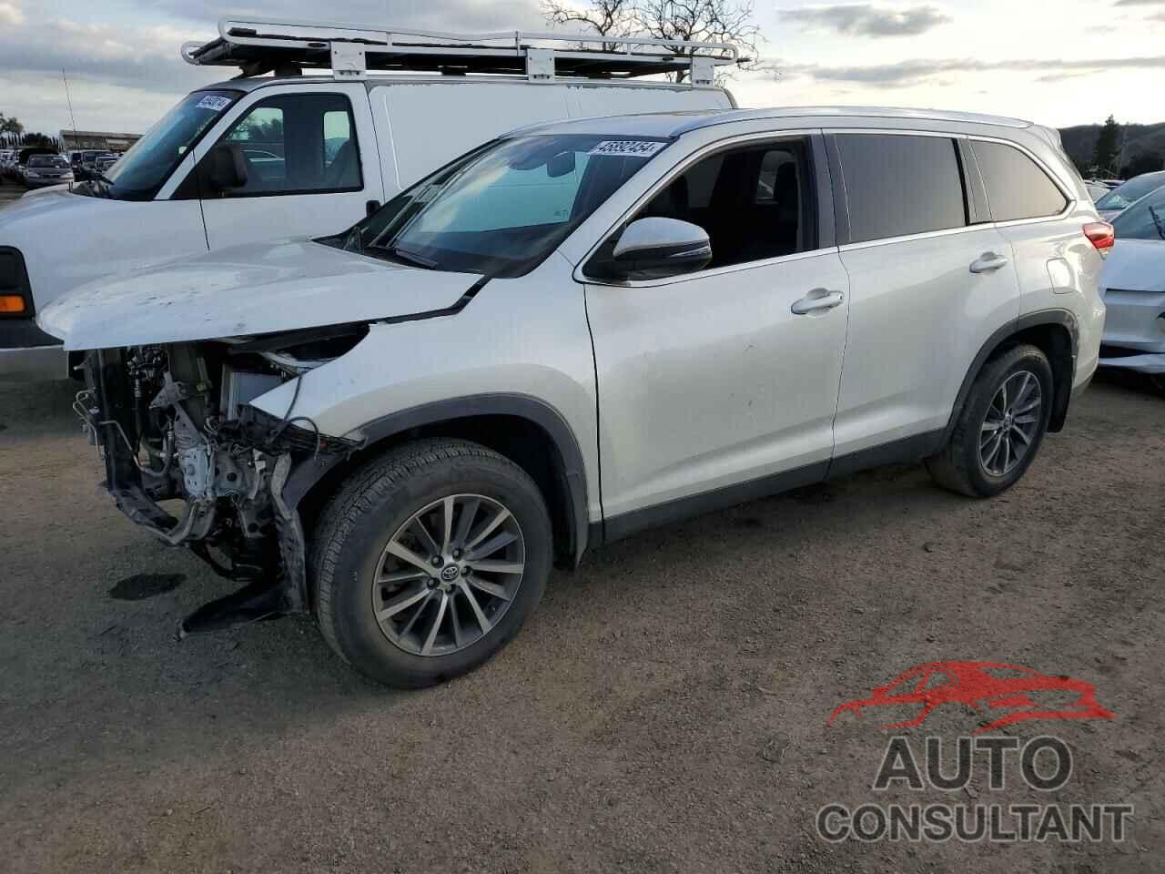 TOYOTA HIGHLANDER 2019 - 5TDJZRFH6KS617771