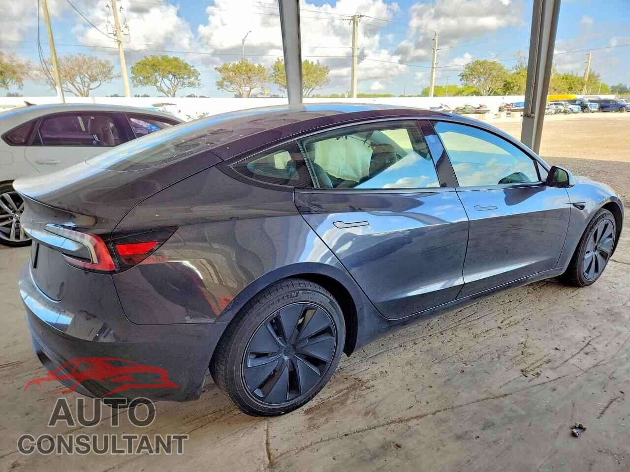 TESLA MODEL 3 2025 - 5YJ3E1EA3SF901924