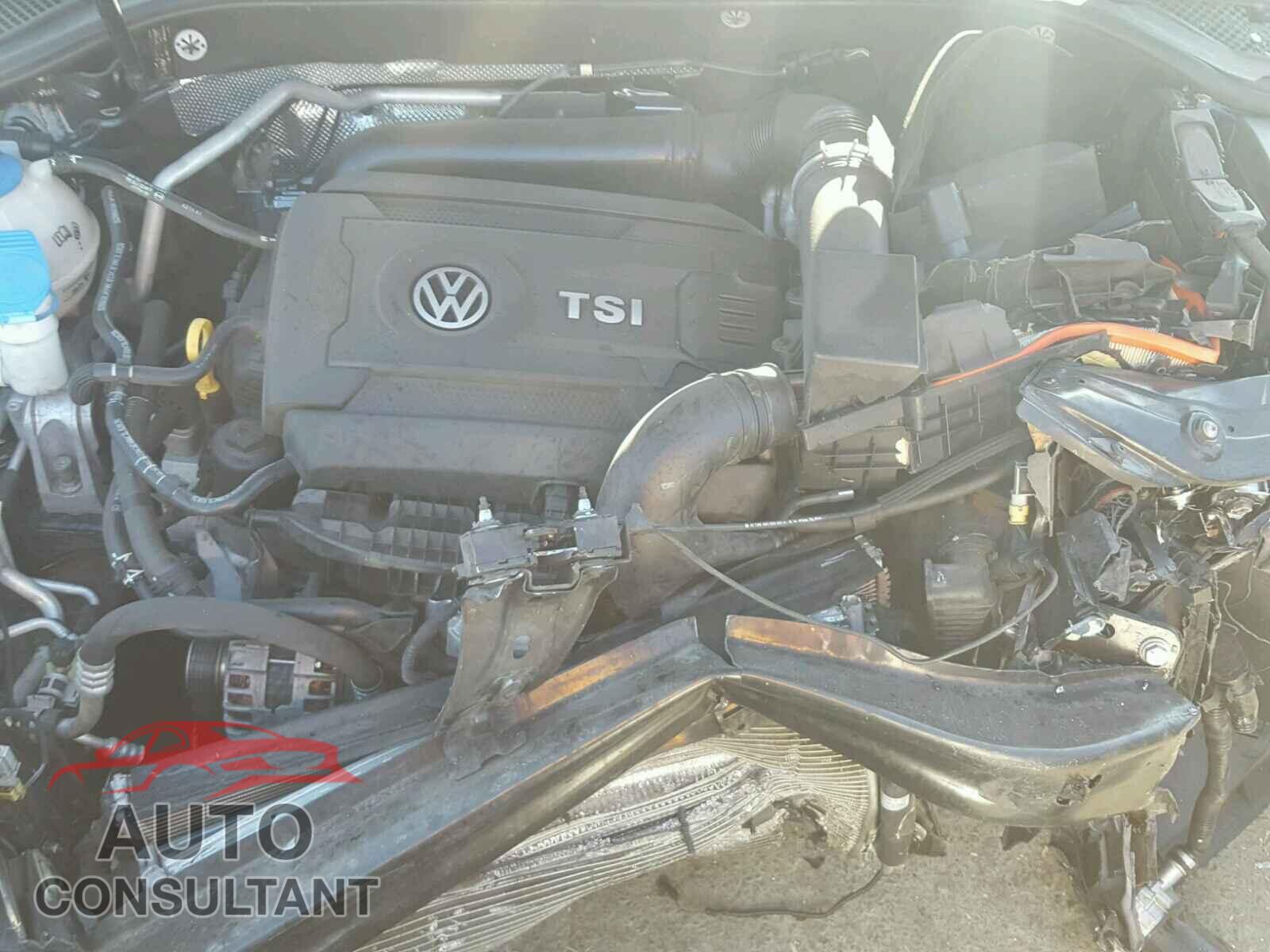 VOLKSWAGEN PASSAT 2015 - 1VWAT7A36FC060253
