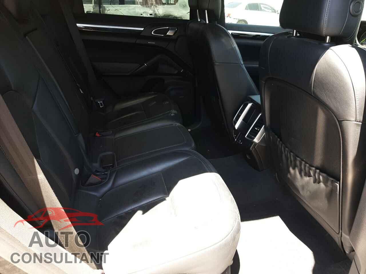 PORSCHE CAYENNE 2017 - WP1AE2A22HLA70111