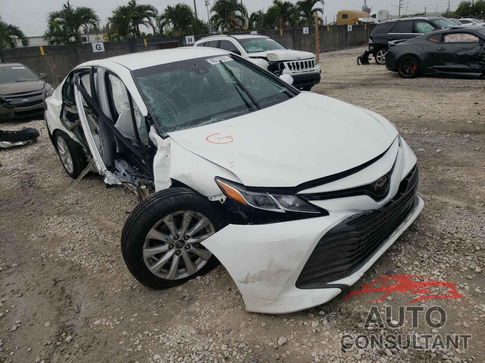 TOYOTA CAMRY 2018 - 4T1B11HK8JU653019