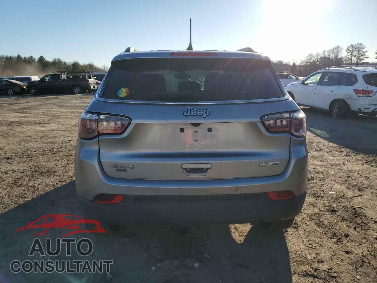JEEP COMPASS 2018 - 3C4NJDBB3JT239930
