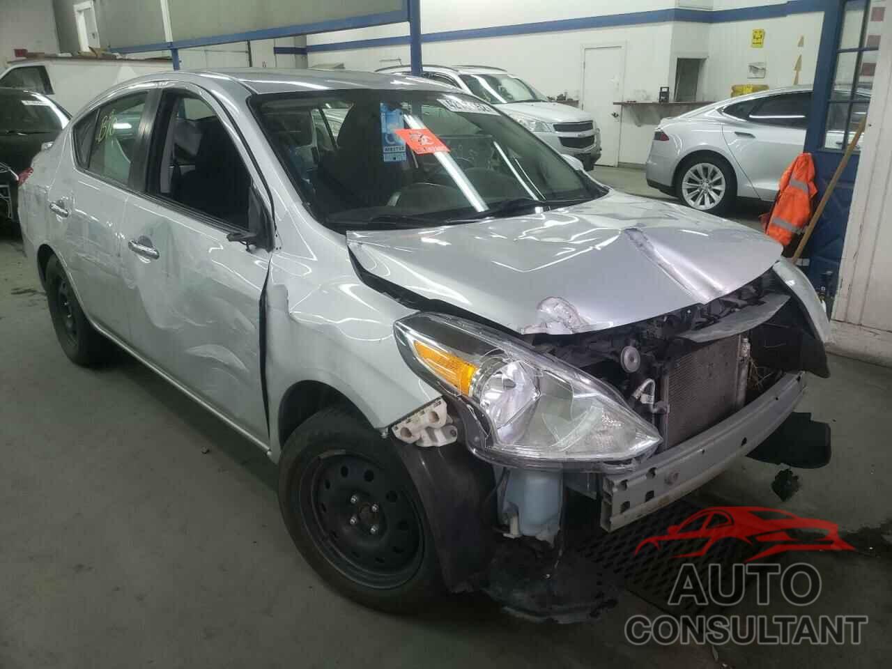 NISSAN VERSA 2018 - 3N1CN7APXJL840345