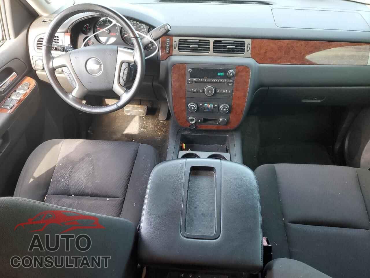 CHEVROLET TAHOE 2011 - 1GNSKAE08BR393690