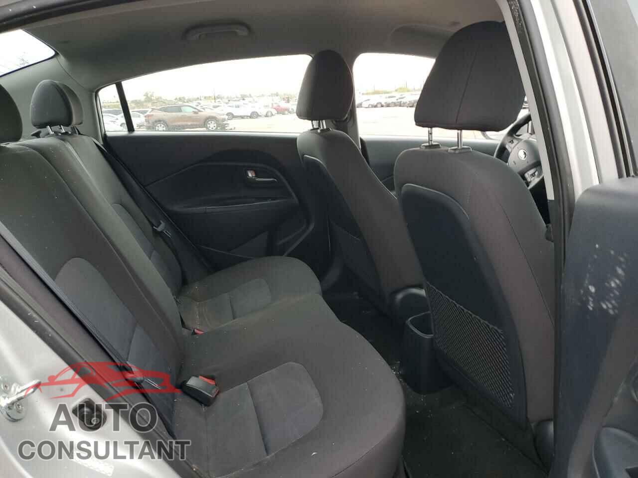 KIA RIO 2017 - KNADM4A37H6015106