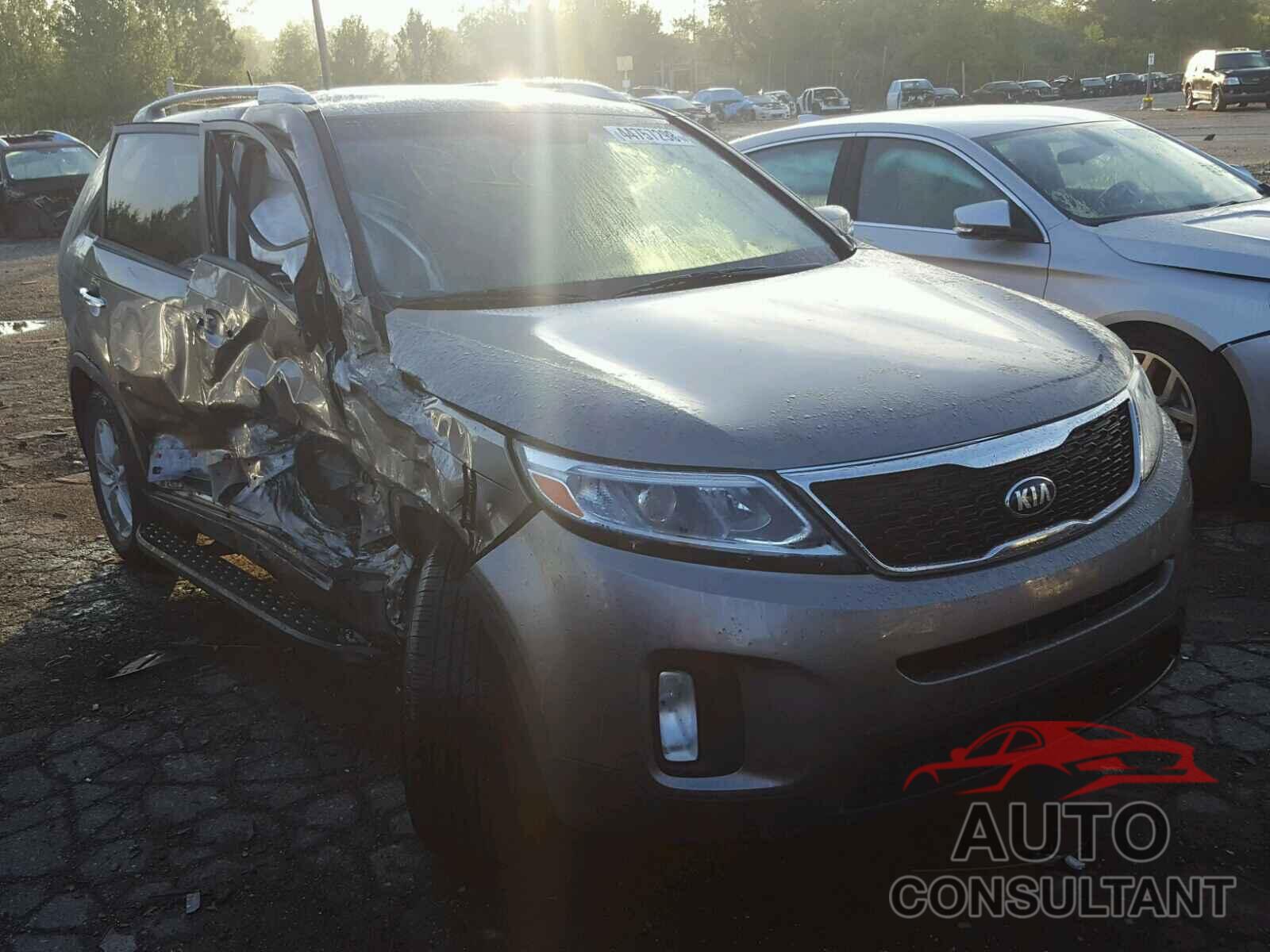 KIA SORENTO LX 2015 - 5XYKT3A62FG598132