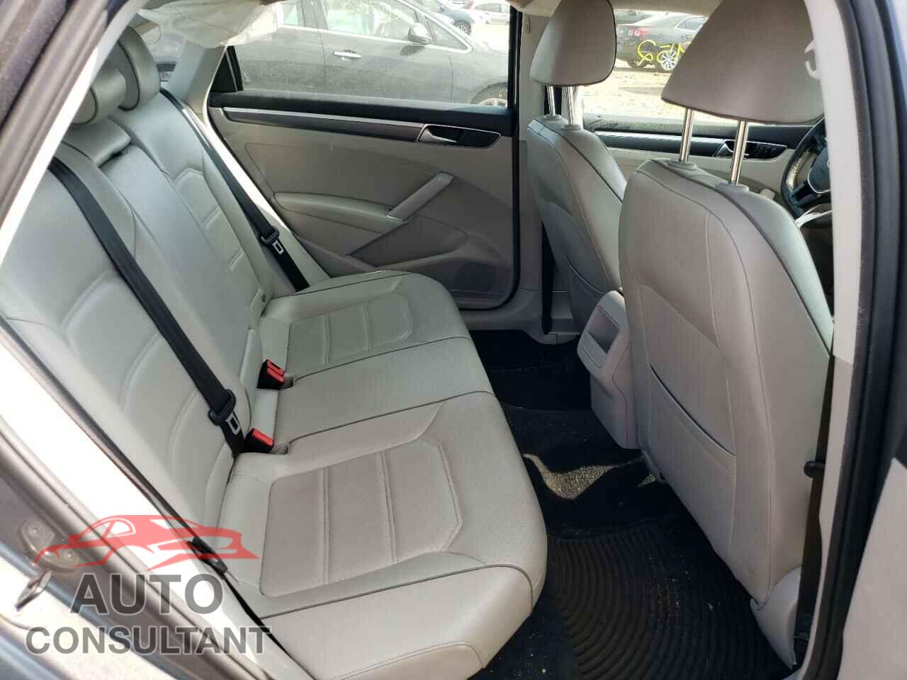 VOLKSWAGEN PASSAT 2018 - 1VWAA7A30JC007742