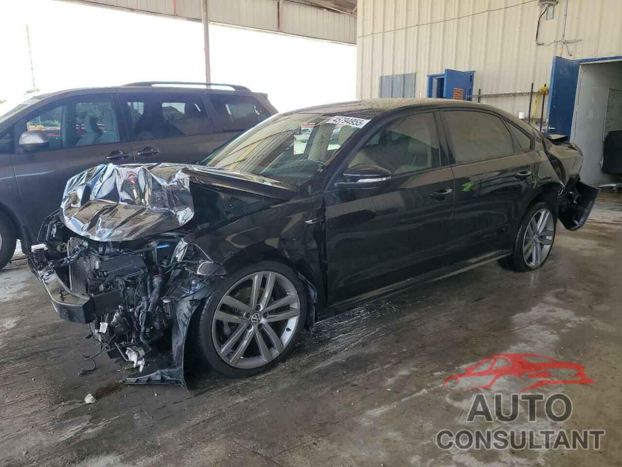 VOLKSWAGEN PASSAT 2018 - 1VWAA7A38JC021131