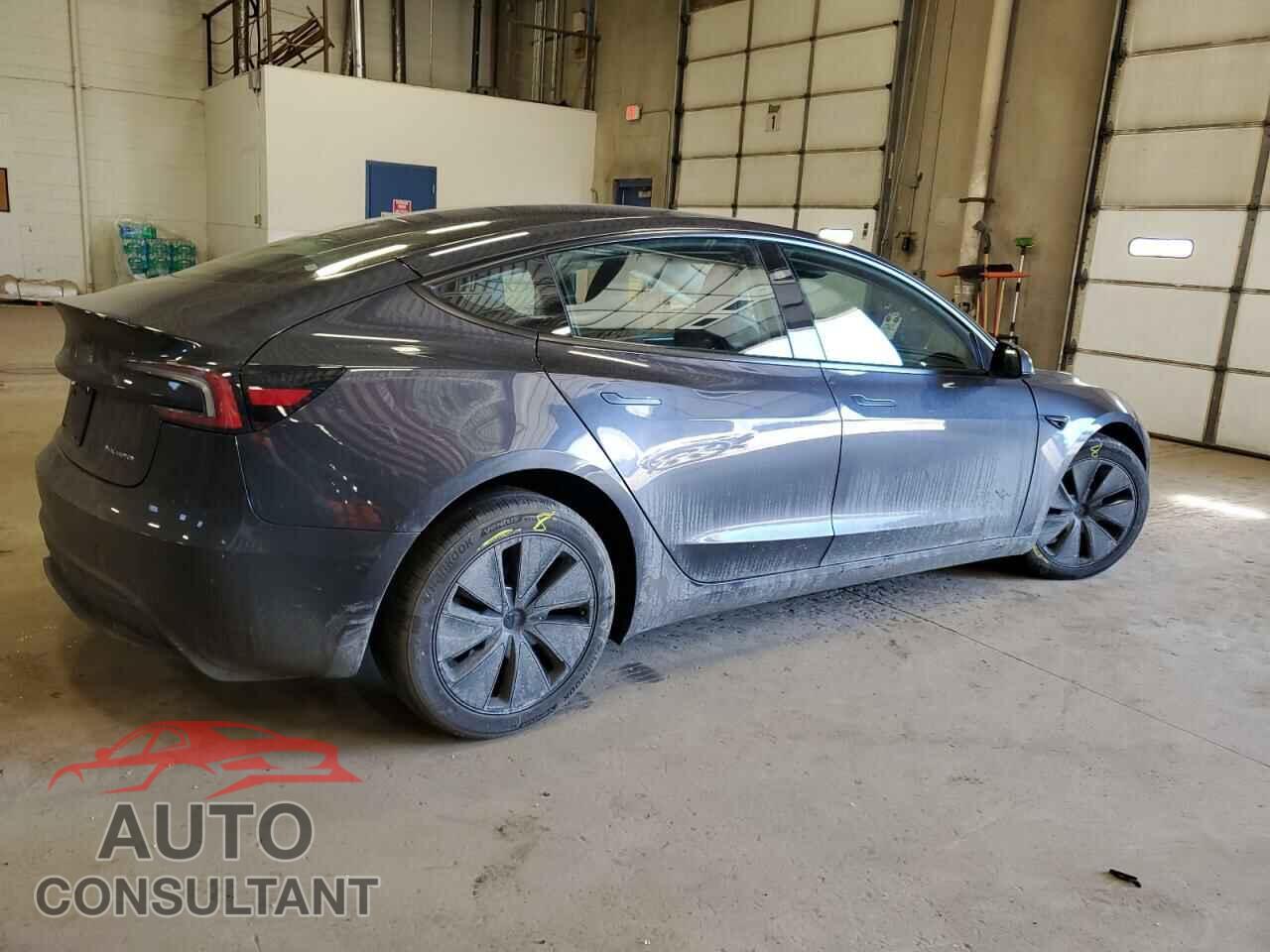 TESLA MODEL 3 2024 - 5YJ3E1EBXRF818977