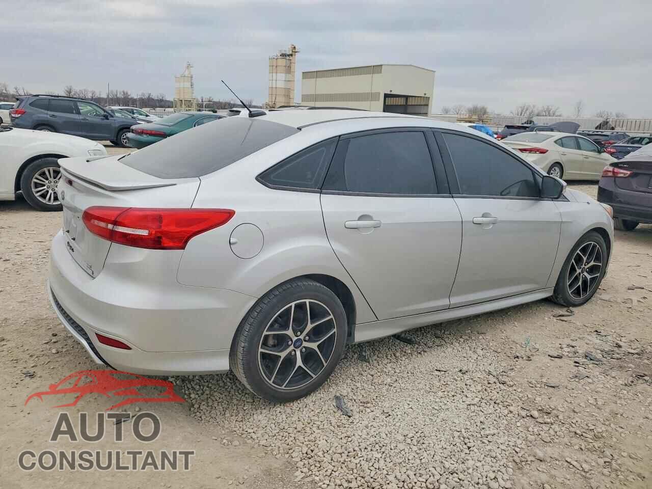 FORD FOCUS 2015 - 1FADP3FE2FL248426