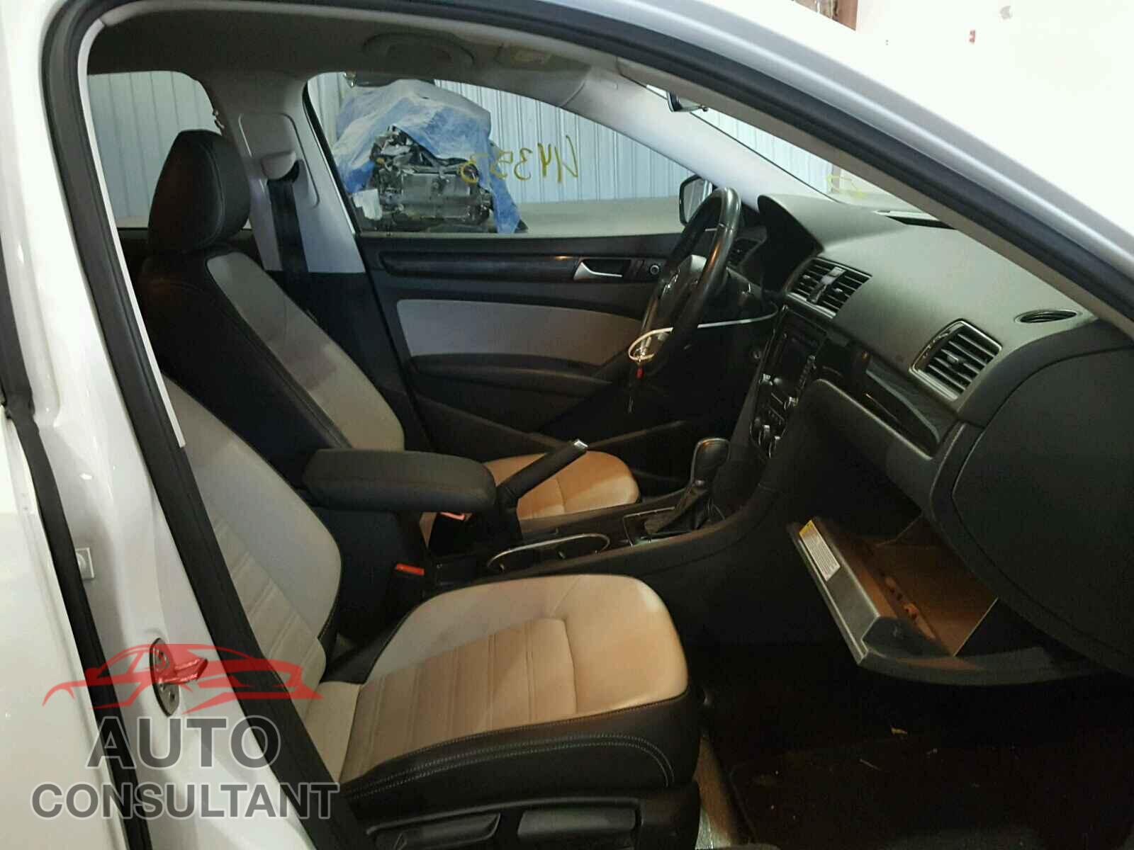 VOLKSWAGEN PASSAT 2015 - 1VWBT7A32FC039985