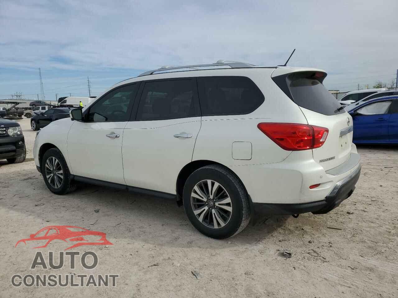 NISSAN PATHFINDER 2018 - 5N1DR2MN0JC605236