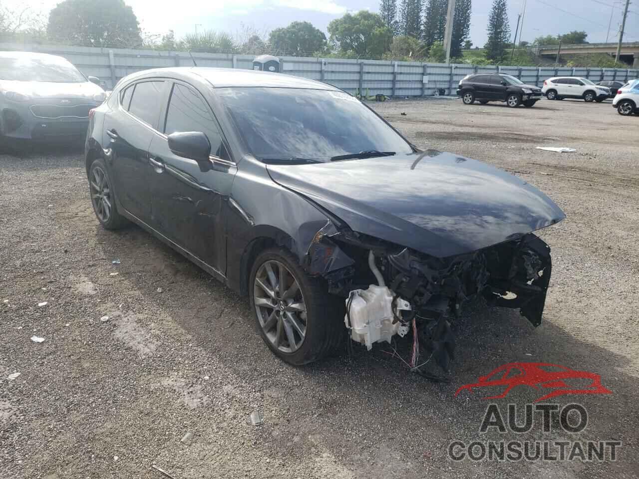 MAZDA 3 2018 - 3MZBN1L32JM183404