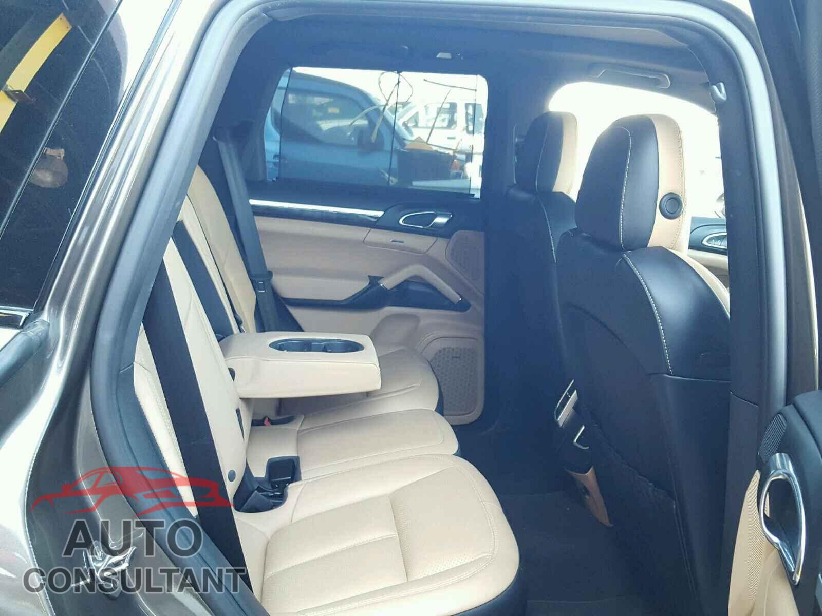 PORSCHE CAYENNE 2016 - WP1AA2A22GLA06595