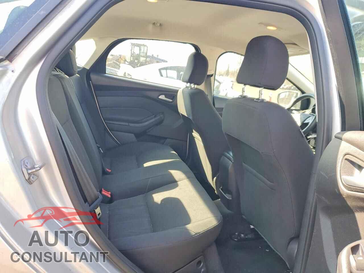 FORD FOCUS 2017 - 1FADP3F27HL232845