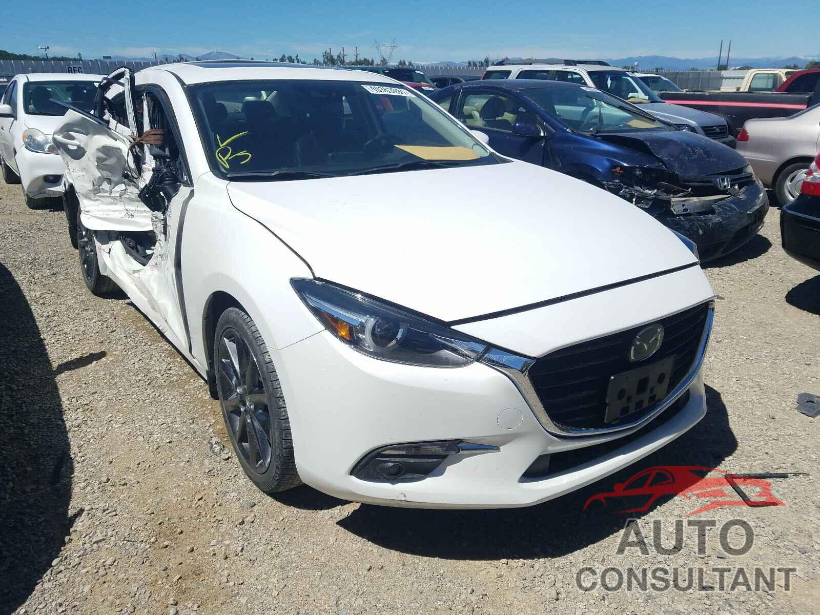 MAZDA 3 2018 - 3MZBN1W38JM216482