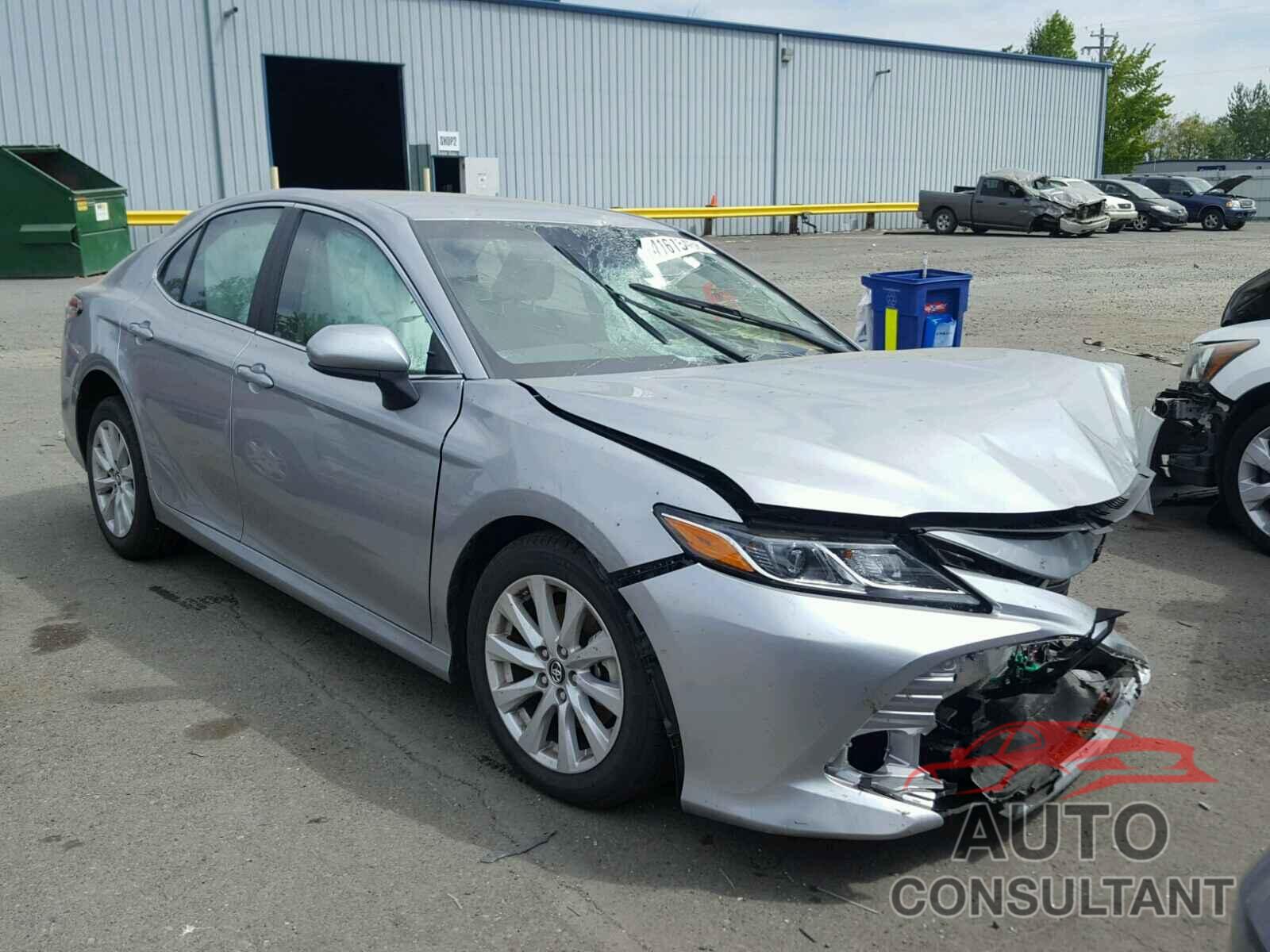 TOYOTA CAMRY 2018 - 4T1B11HK0JU587467