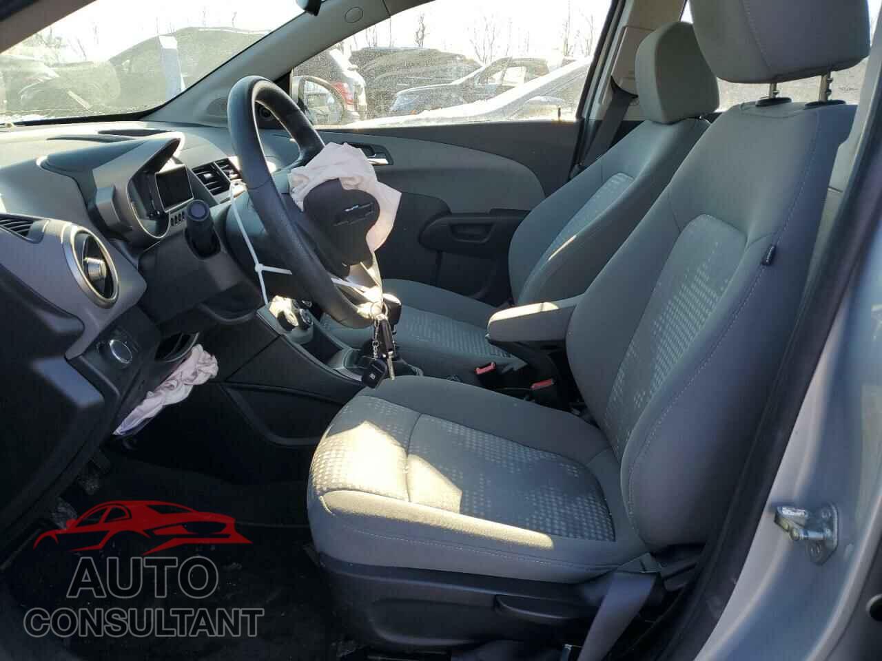 CHEVROLET SONIC 2014 - 1G1JB5SH6E4169074