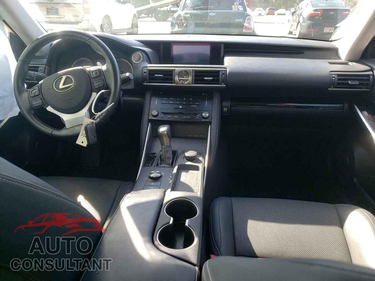 LEXUS IS 2018 - JTHBA1D2XJ5065626
