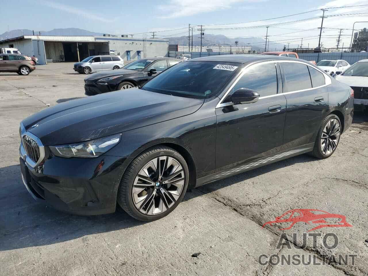 BMW 5 SERIES 2024 - WBA43FJ09RCS15203