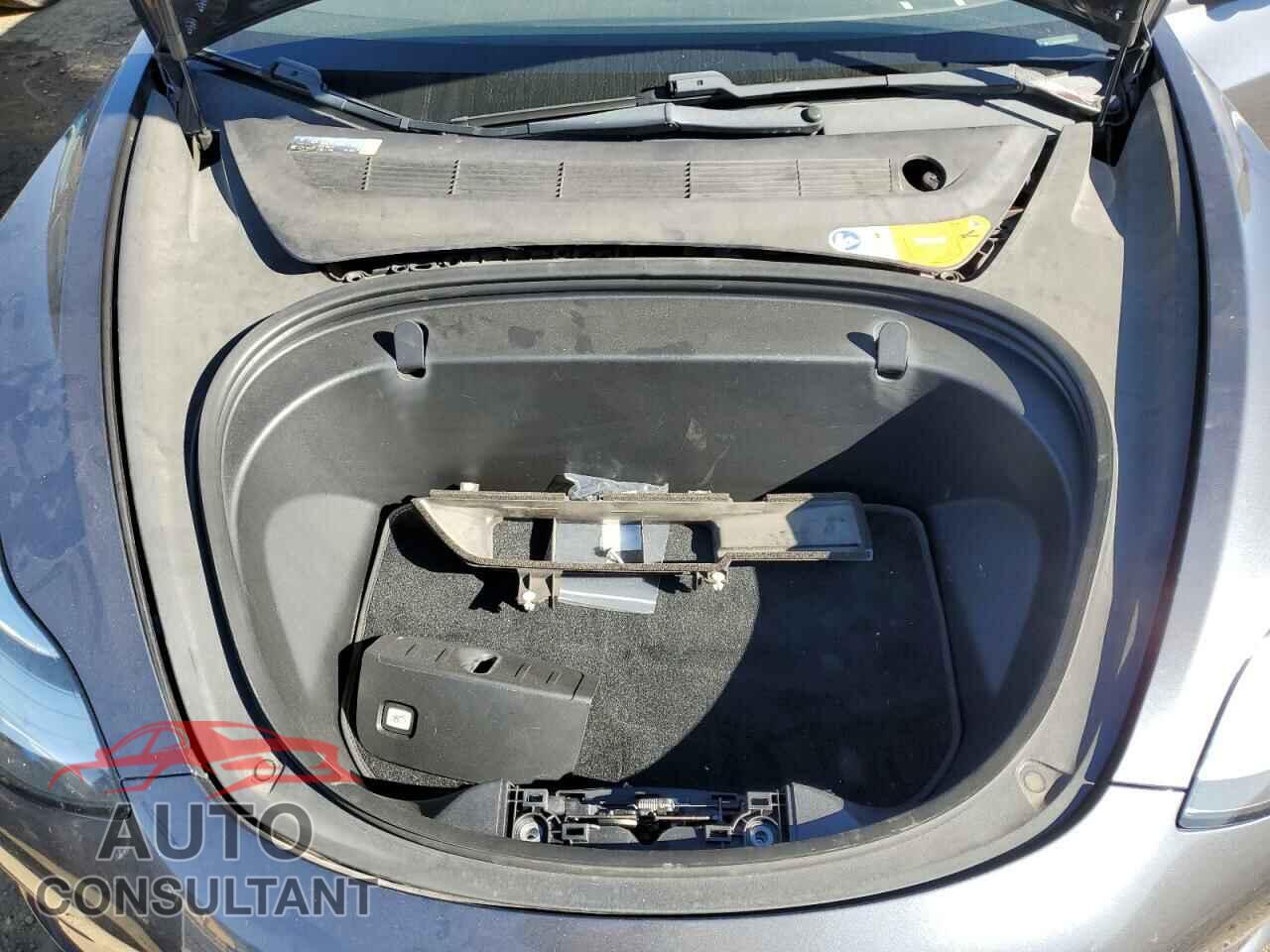 TESLA MODEL 3 2018 - 5YJ3E1EA4JF008577