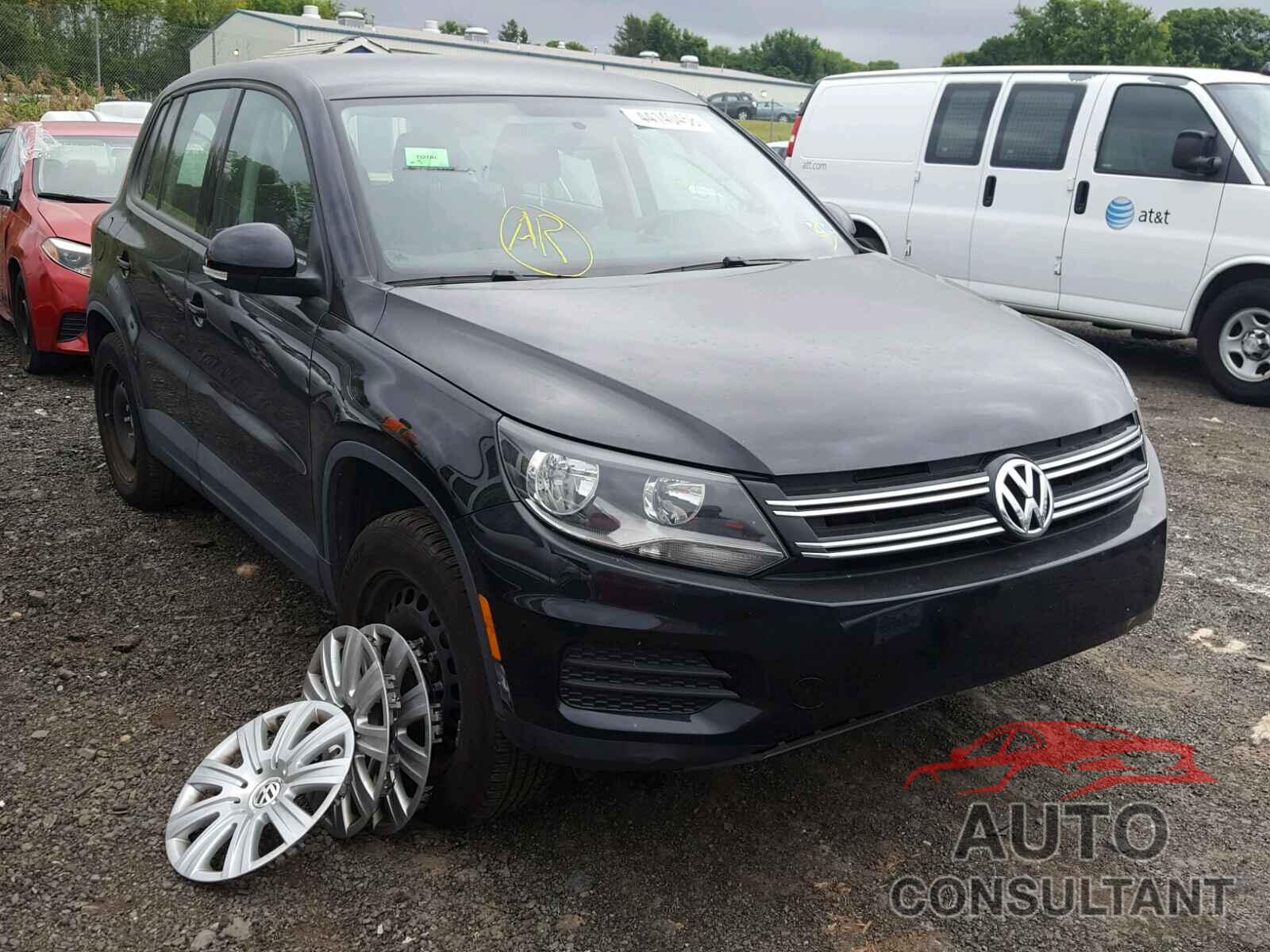 VOLKSWAGEN TIGUAN S 2017 - WVGAV7AX1HK045549